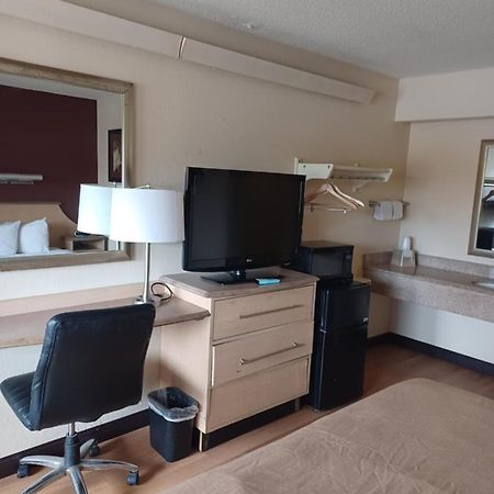 Red Oak Inn Белльвилль Экстерьер фото