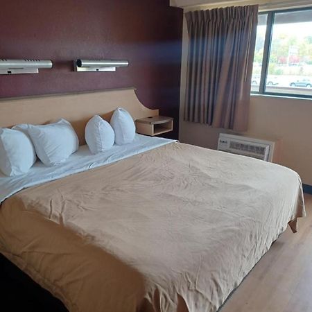 Red Oak Inn Белльвилль Экстерьер фото