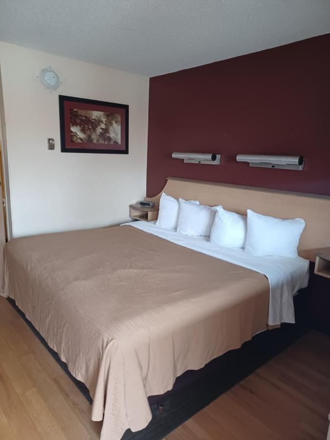 Red Oak Inn Белльвилль Экстерьер фото